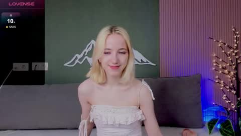 Snapshot of emacalim_ chatting on September 29, 12:04 pm Emma online show from September 29, 12:04 pm