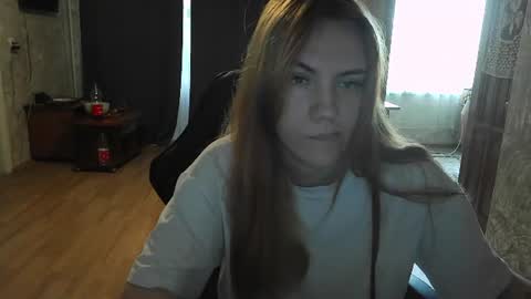 ember__fox online show from June 17, 7:35 am