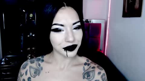 Emerald Black online show from December 4, 4:45 am