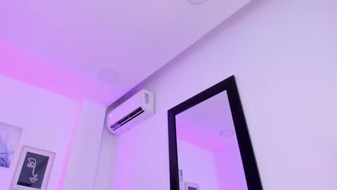 Snapshot of emelie_89 chatting on March 4, 3:04 pm emelie_89 online show from March 4, 3:04 pm