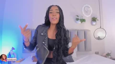 Snapshot of emely_deluxe chatting on September 23, 11:37 am Emely online show from September 23, 11:37 am