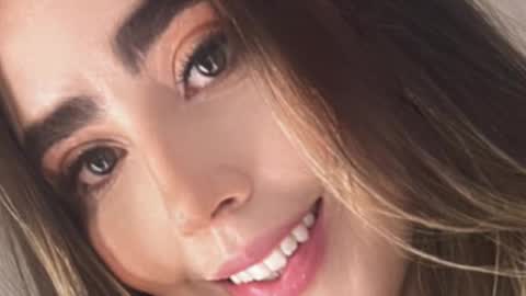 Snapshot of emi_royse chatting on October 15, 10:32 pm emi_royse online show from October 15, 10:32 pm