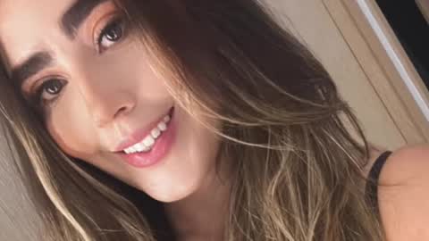 Snapshot of emi_royse chatting on February 28, 9:44 pm emi_royse online show from February 28, 9:44 pm