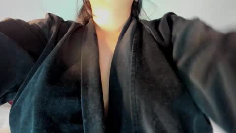 Emi online show from November 18, 6:22 pm