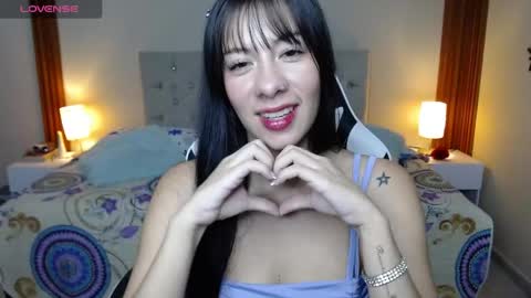 emiily_skinny online show from April 16, 11:29 pm