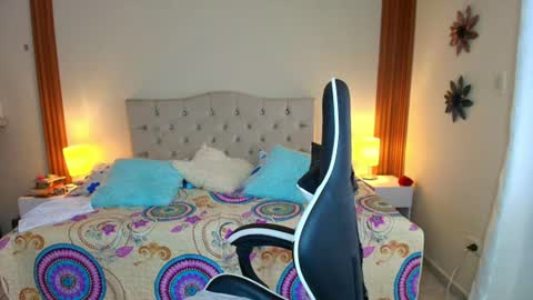 emiily_skinny online show from June 23, 10:05 pm
