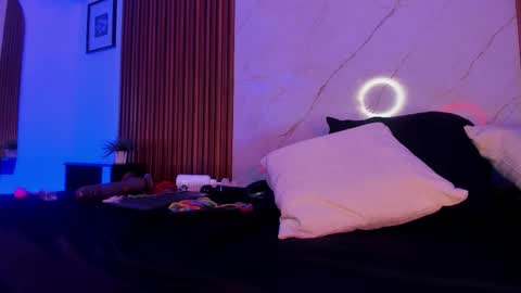   online show from November 1, 2:01 am