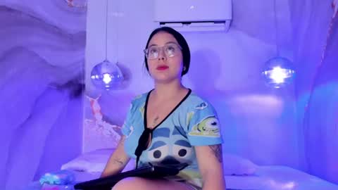 emiilycoopper online show from June 11, 1:09 pm