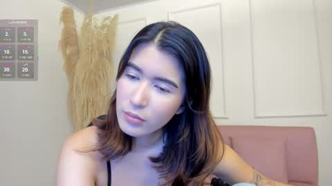 Snapshot of emiilycutex_ chatting on October 20, 12:21 pm online show from October 20, 12:21 pm