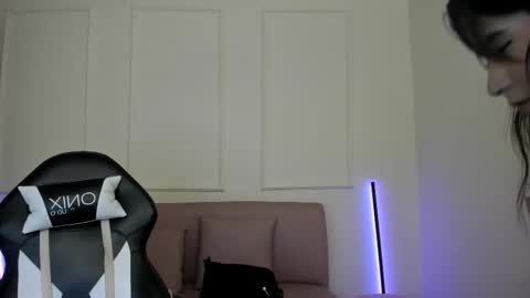 Snapshot of emiilycutex_ chatting on September 24, 12:12 pm online show from September 24, 12:12 pm