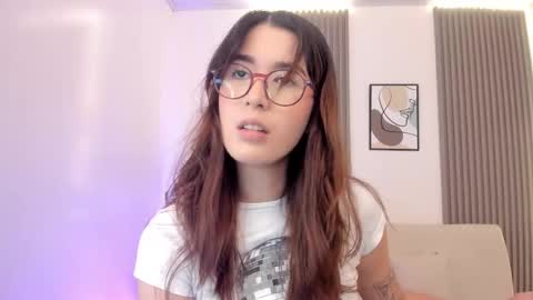 Snapshot of emiilycutex_ chatting on September 13, 12:40 pm online show from September 13, 12:40 pm