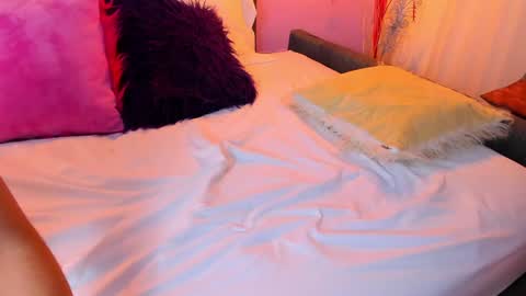 EmiilyManson  online show from February 1, 1:12 am