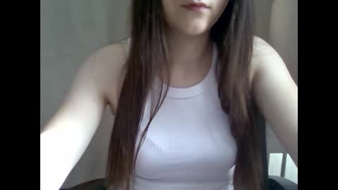 Snapshot of emili0899 chatting on October 5, 9:40 am emili0899 online show from October 5, 9:40 am