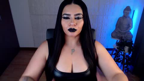 Snapshot of emili_evans_ chatting on March 10, 7:40 pm POWERFULL GODDESS EMILI online show from March 10, 7:40 pm