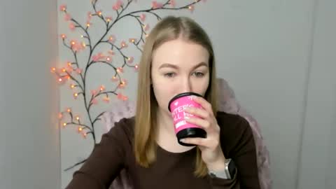 Emilia online show from March 4, 6:32 am