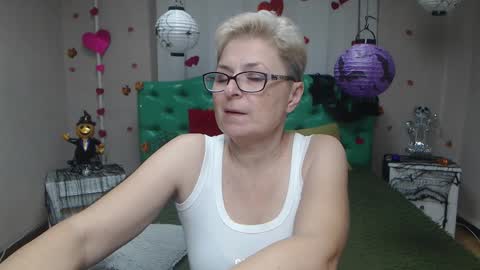 EmiliaGree online show from November 11, 7:05 pm