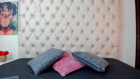 emilieandblake online show from March 4, 11:51 am