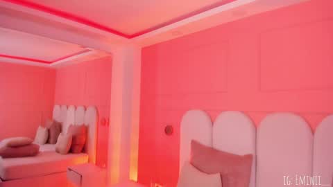 Emilly  online show from March 26, 6:24 pm