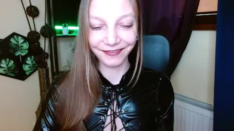 Emilly online show from April 3, 1:51 pm