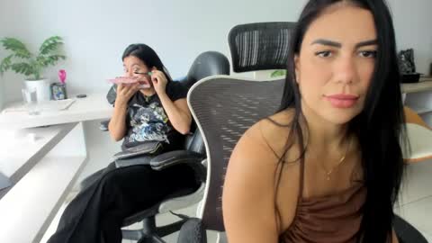 Emilly  online show from May 7, 3:19 pm