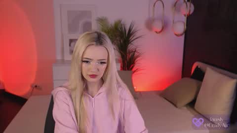 Emily online show from December 4, 4:39 pm