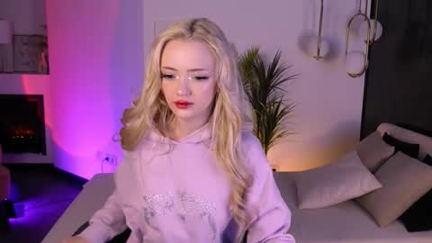 Emily online show from November 13, 4:42 pm