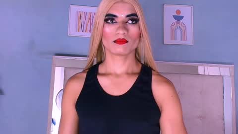 emily_castillo_1 online show from October 12, 6:28 am