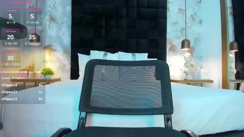 emily_clarkk_ online show from February 26, 9:18 pm