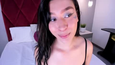 emily_clarkk_ online show from March 30, 7:14 pm