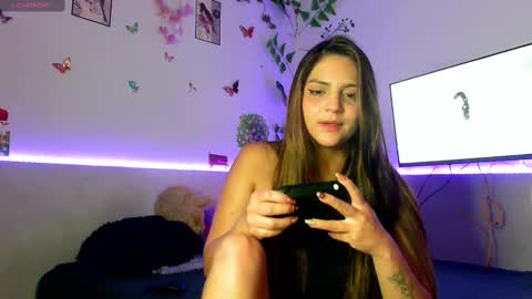 Snapshot of emily_cooper_t chatting on October 27, 12:10 am emily_cooper_t online show from October 27, 12:10 am