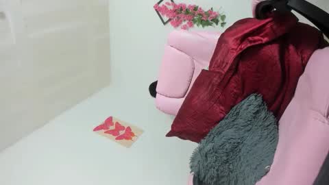 Snapshot of emily_coraline chatting on October 6, 11:33 pm Emily online show from October 6, 11:33 pm