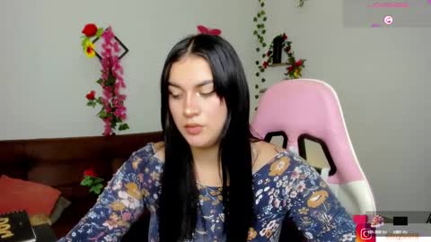 Snapshot of emily_coraline chatting on February 18, 3:41 pm Emily online show from February 18, 3:41 pm