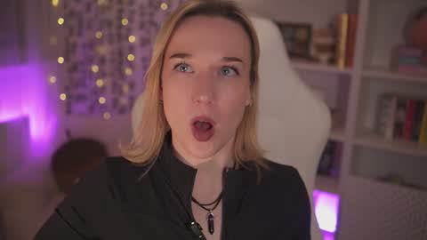 Em -  online show from December 19, 10:32 pm