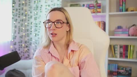 Em -  online show from February 17, 3:55 pm