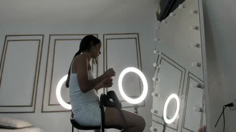 emily_gaviria1 online show from April 4, 12:12 pm