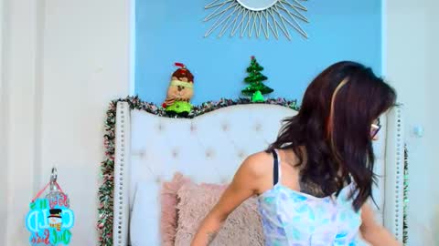 Emily online show from December 5, 11:34 pm