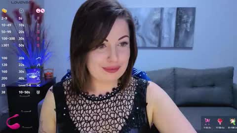 Snapshot of emily_midlton chatting on October 10, 2:12 pm Emily online show from October 10, 2:12 pm