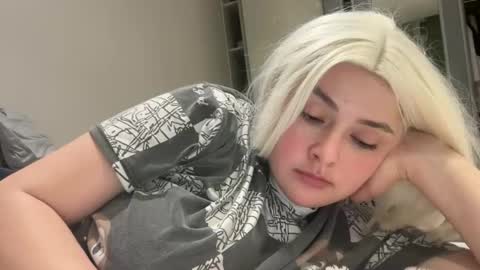 emily_morning_dew online show from March 6, 6:29 pm