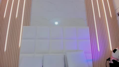 emily_nova_ online show from March 24, 12:00 pm