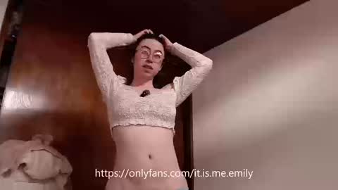 emily_pearl_ online show from September 16, 9:18 pm