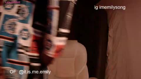 emily_pearl_ online show from May 28, 9:18 am
