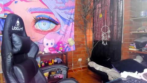 emily_salvatore online show from September 26, 6:05 pm