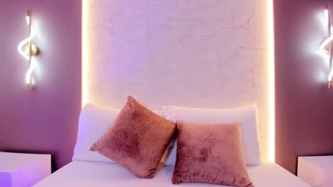 emily_tolson online show from February 12, 8:34 pm