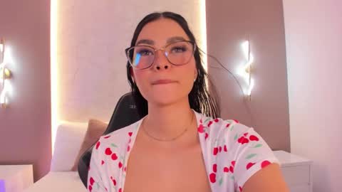 emily_tolson online show from February 18, 8:08 pm