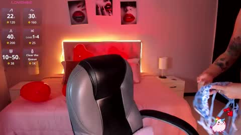 emily_warren__ online show from February 14, 9:28 pm