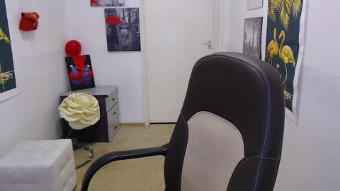 Emily online show from February 5, 1:11 pm