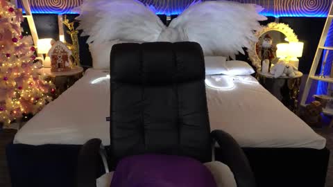 Emy online show from December 16, 7:37 am