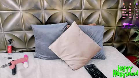  Emily  online show from October 31, 4:18 pm