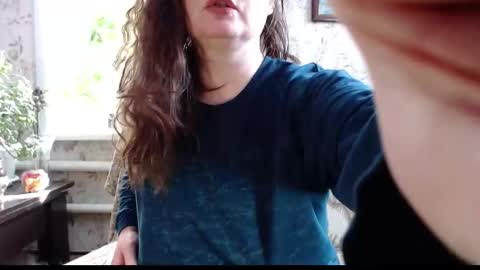 EmilyDoth online show from March 17, 8:41 am