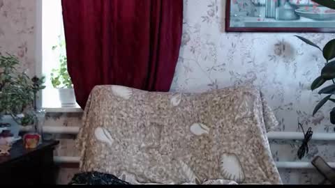 EmilyDoth online show from March 18, 8:42 am